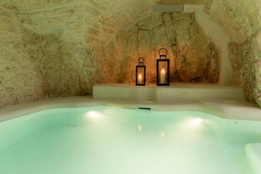 Alesia Luxury Cave Bed and Breakfast Ostuni Εξωτερικό φωτογραφία